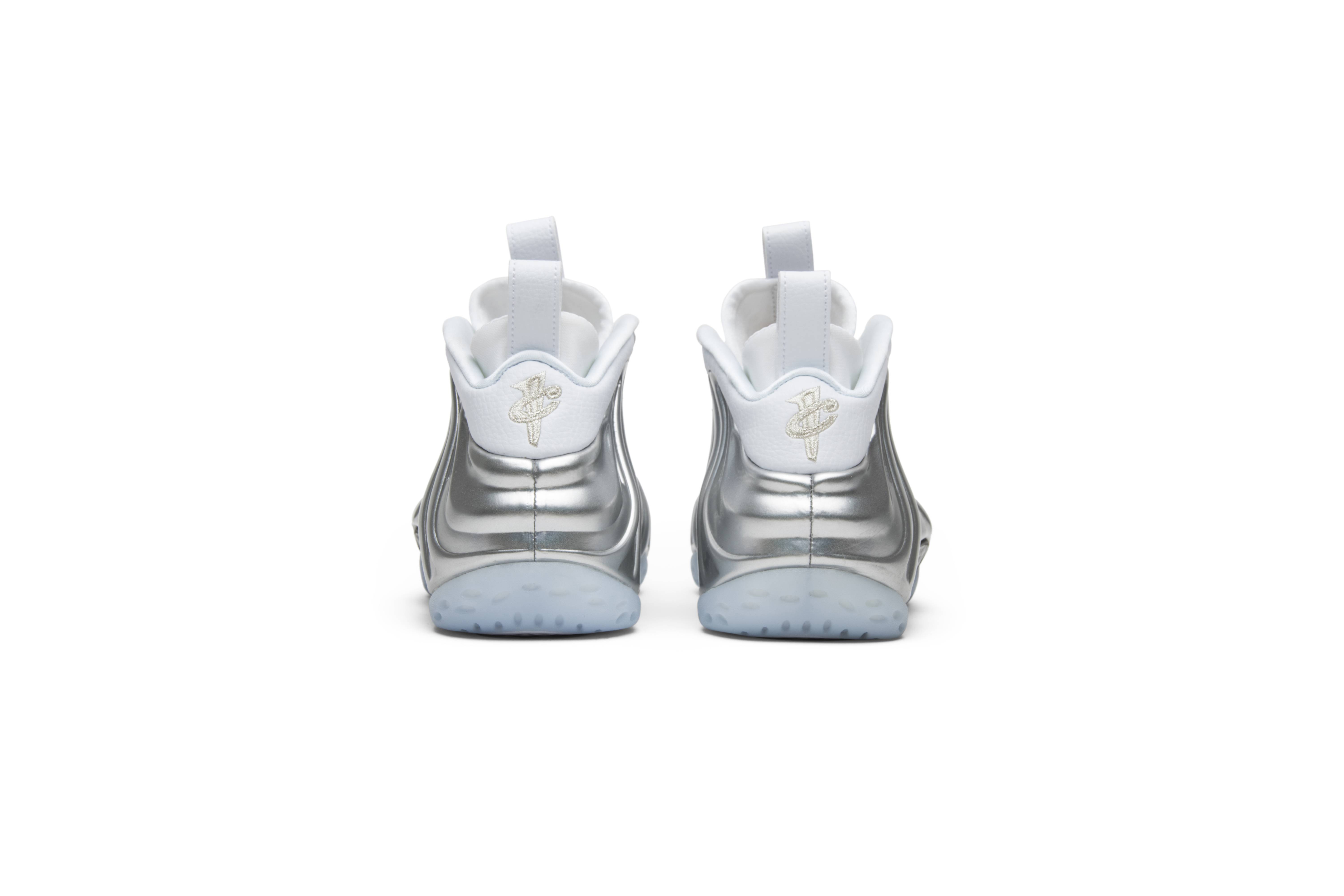 (Women) Nike Air Foamposite One Chrome White AA3963-100