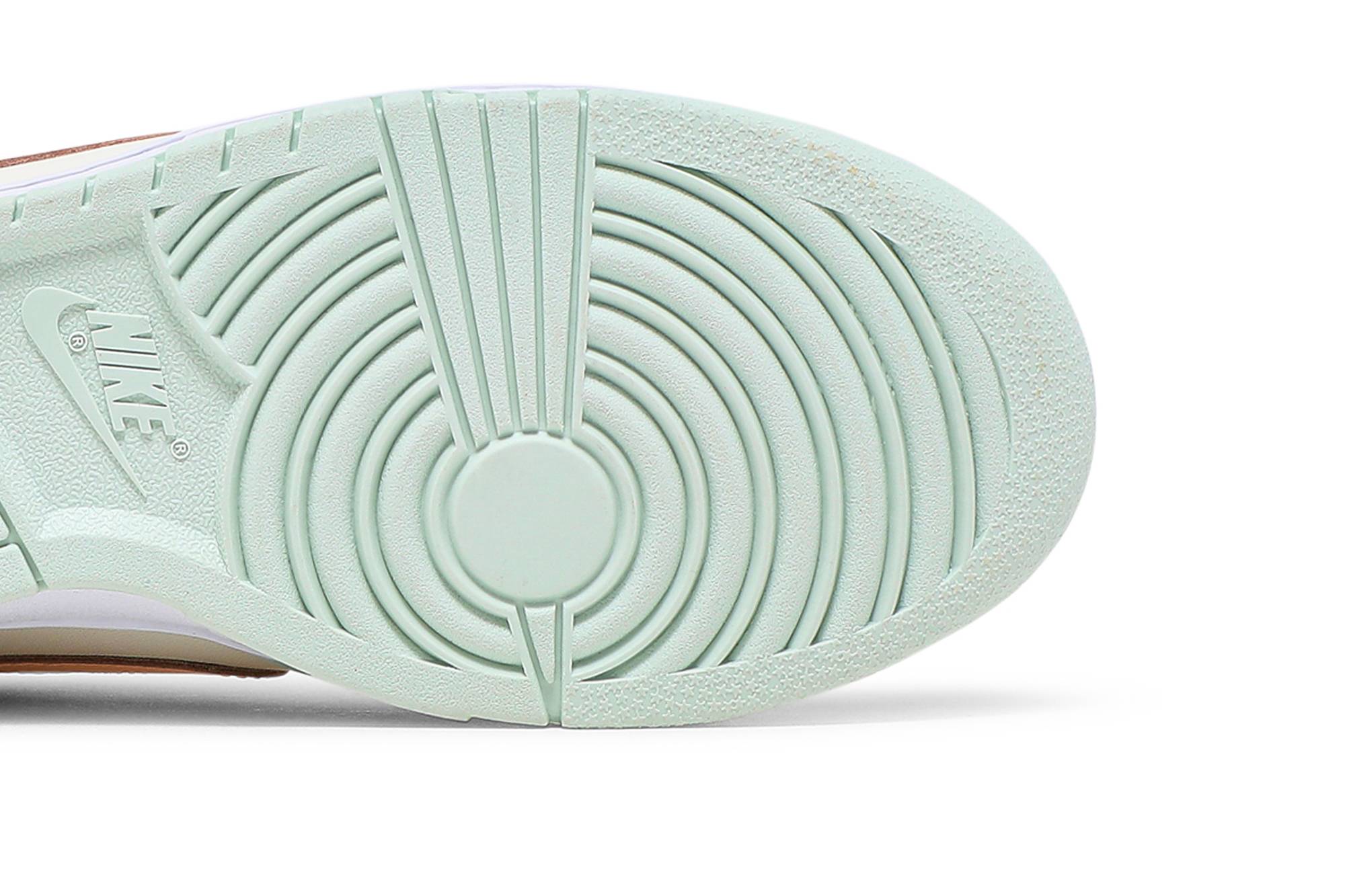 (Women) Nike Dunk Low ‘Barely Green’ DD1503-104