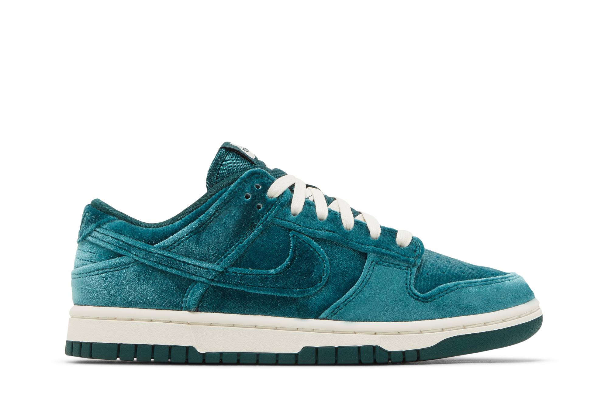 (Women) Nike Dunk Low ‘Green Velvet’ DZ5224-300
