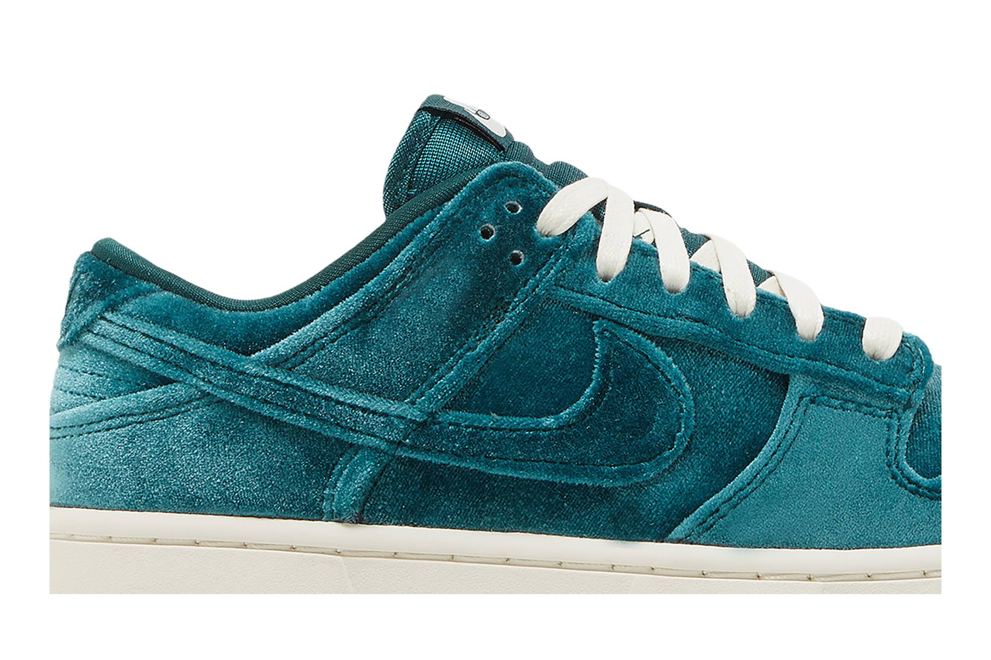 (Women) Nike Dunk Low ‘Green Velvet’ DZ5224-300