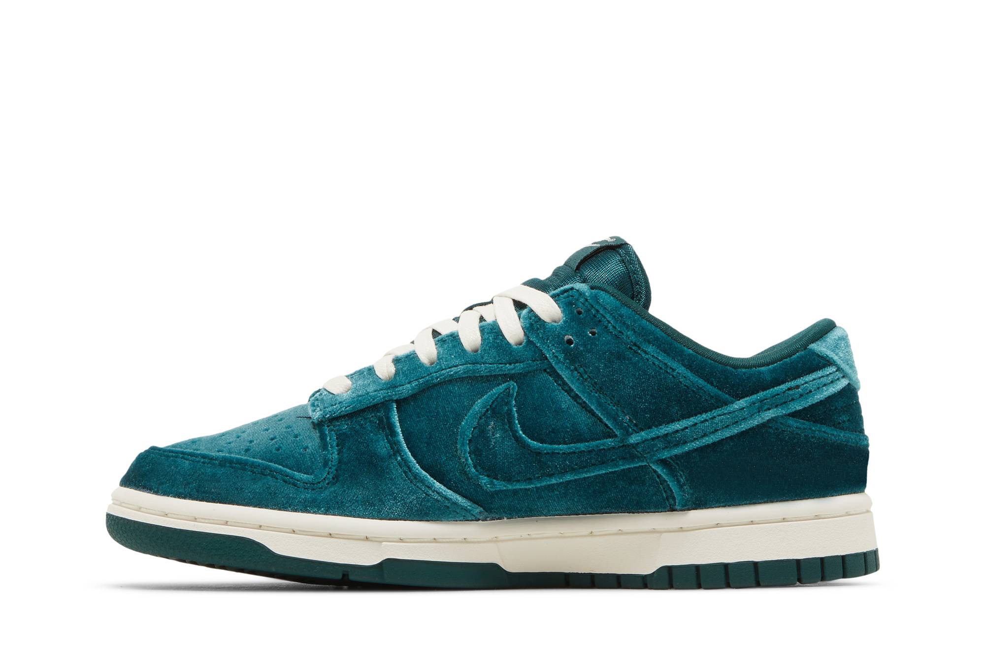 (Women) Nike Dunk Low ‘Green Velvet’ DZ5224-300