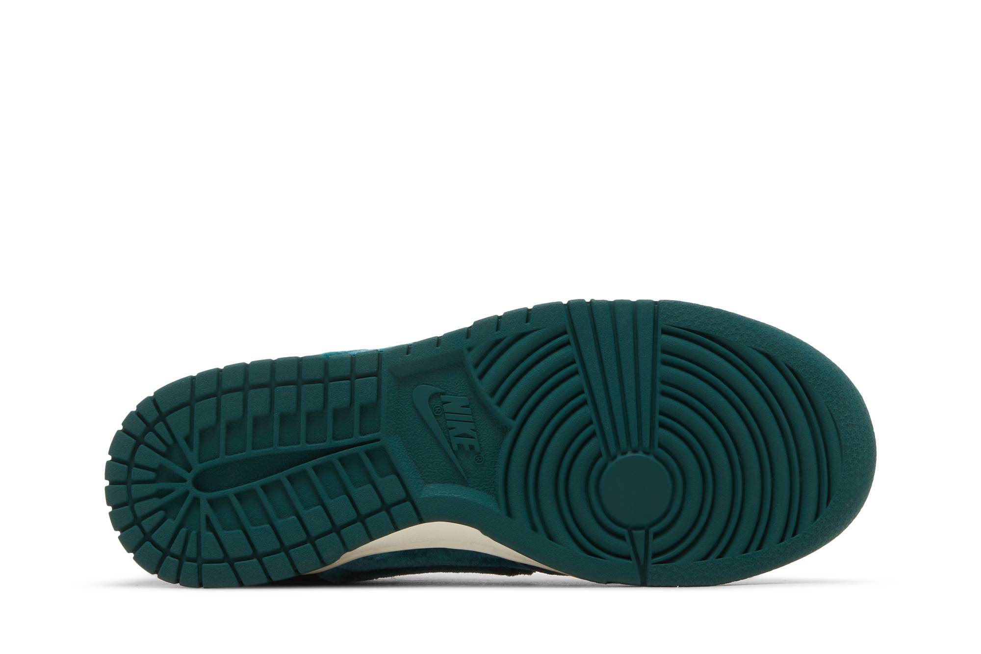 (Women) Nike Dunk Low ‘Green Velvet’ DZ5224-300