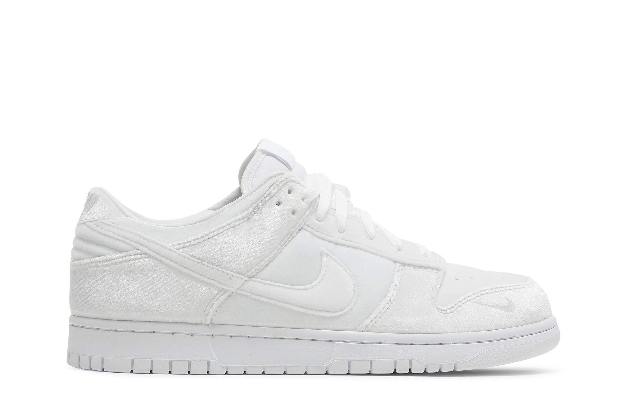 Dover Street Market x Nike Dunk Low ‘Triple White’ DH2686-100