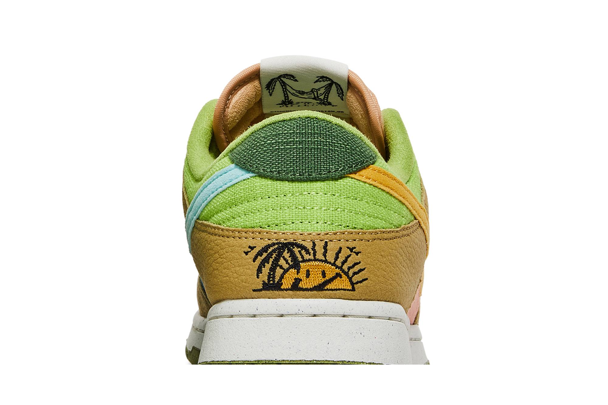 Nike Dunk Low SE ‘Sun Club’ DM0583-800
