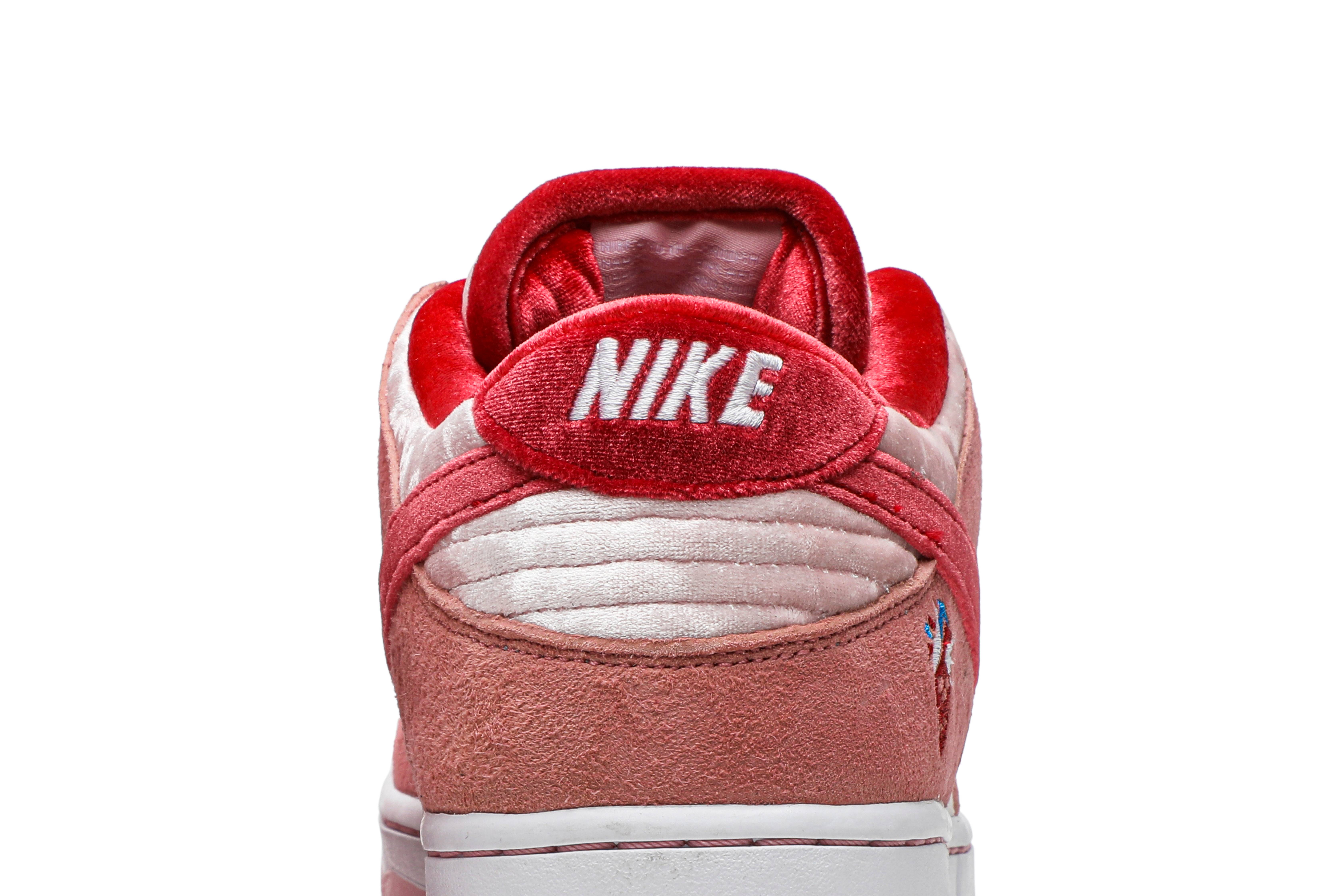 StrangeLove x Nike SB Dunk Low Valentines Day CT2552-800 Nicesnk